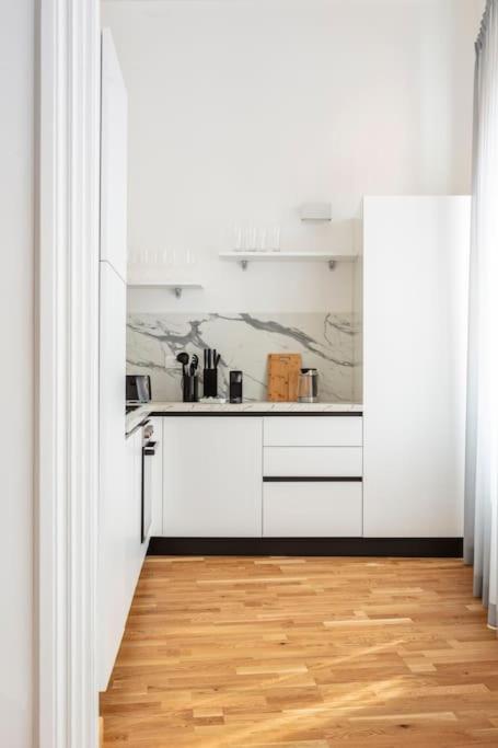 רומא Sjr Luxury Apartment Trevi Fountain מראה חיצוני תמונה