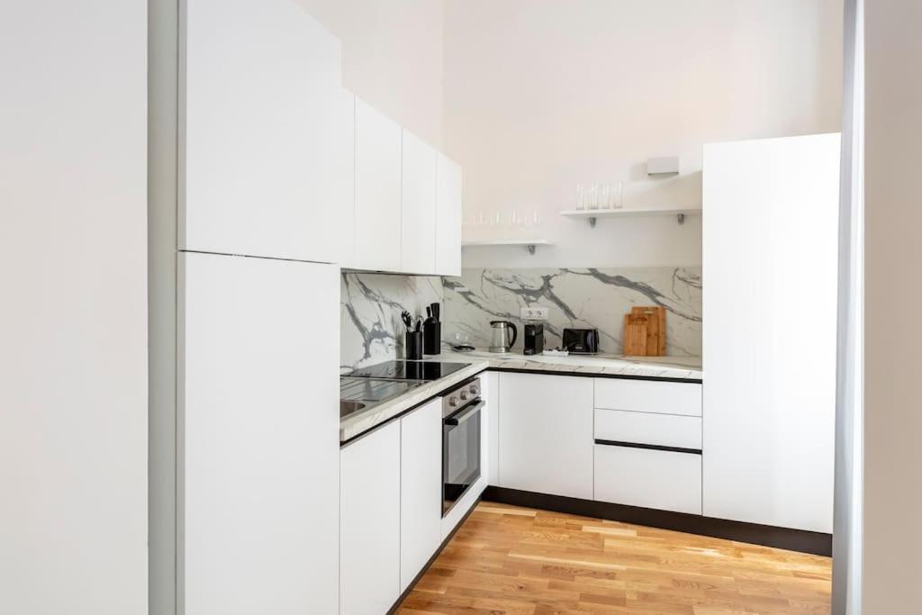 רומא Sjr Luxury Apartment Trevi Fountain מראה חיצוני תמונה